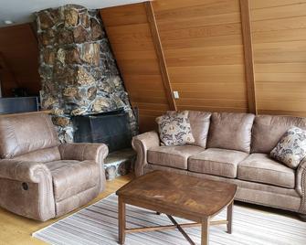 Unique Two House Estate. - Amanda Park - Pokój dzienny