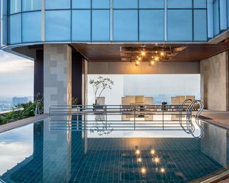Novotel Jakarta Pulo Mas - Yakarta - Piscina