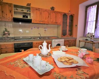 apartment in the historic center - Minturno - Cucina