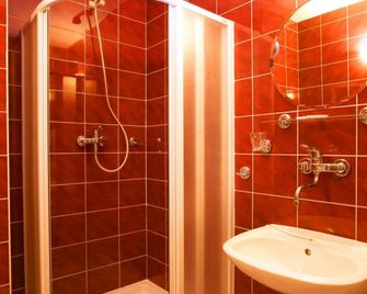 Hotel Floret - Pruhonice - Badkamer