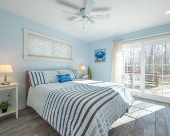 Perfect Island Location - Close to Beaches, Martha’s Vineyard Ferry & Cape Cod. - Fairhaven - Slaapkamer