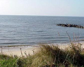 2 Bedroom Cozy Charmer, 90 Steps To The Bay - Cape May - Beach