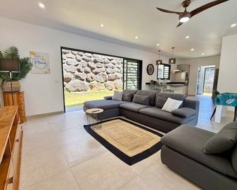 Villa Moea private pool confort & serenity in Pirae - AC- Wifi - 3 bdr - Pirae - Living room