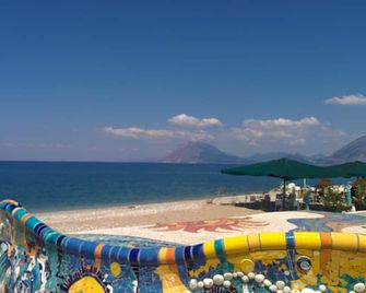 Delfini Hotel - Patrás - Playa