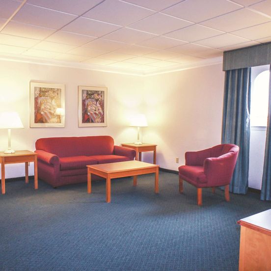 La Quinta Inn by Wyndham Moline Airport image 1