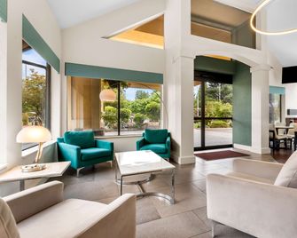 Best Western Plus Parkway Inn - Wilsonville - Lounge