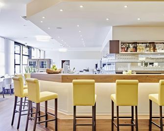 Garner Hotel Erlangen SüD By IHG - Erlangen - Bar