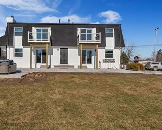 Fenton Flats- Italian Villa With On Site Hot Tub - Fenton - Building