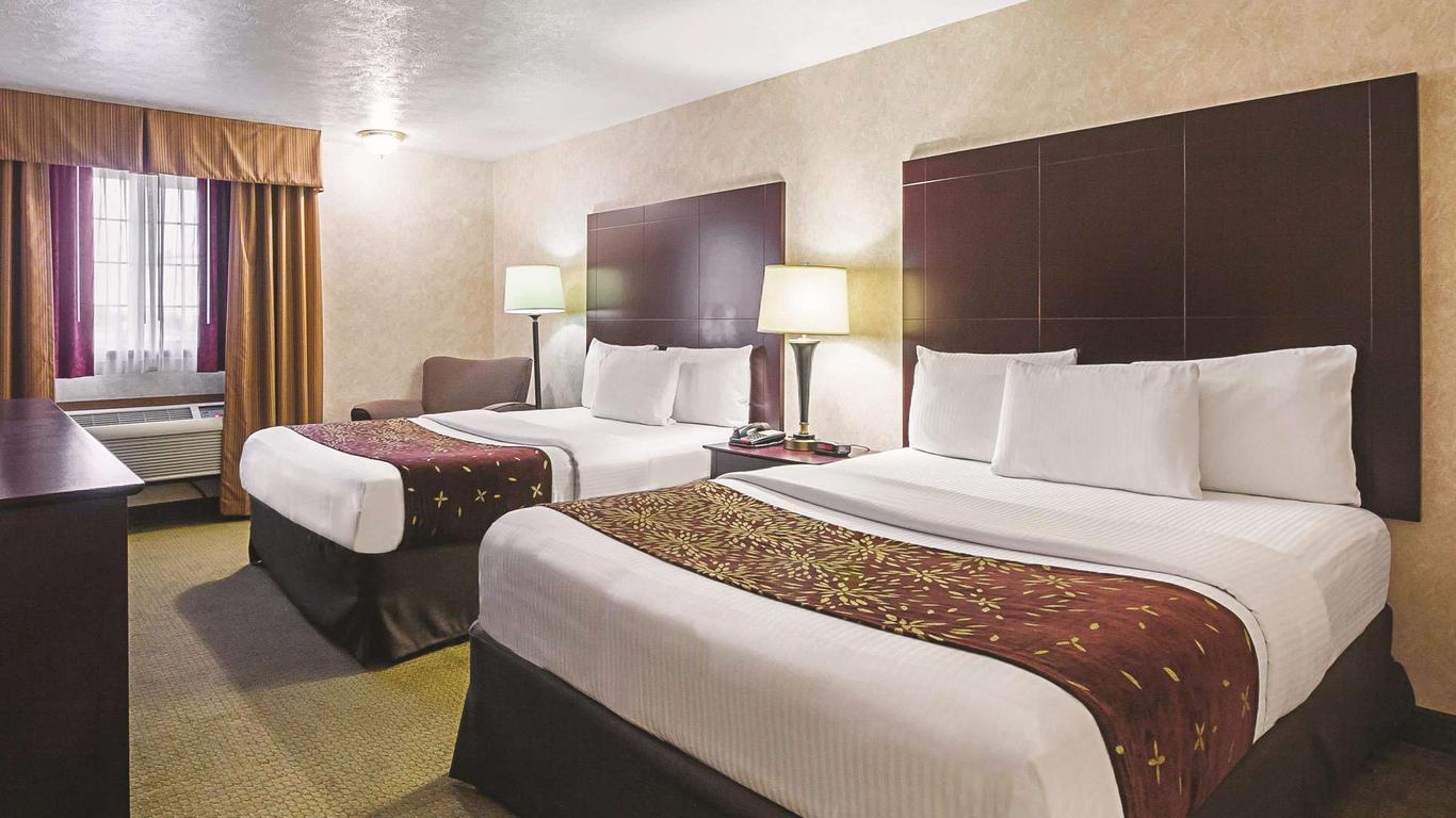 لا كينتا إن آند سويتس باي ويندام وودبورن