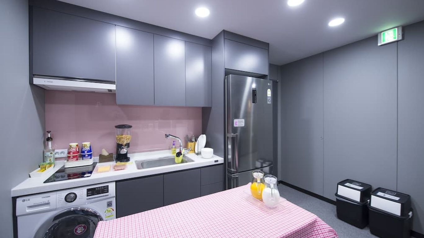 Philstay Myeongdong Metro