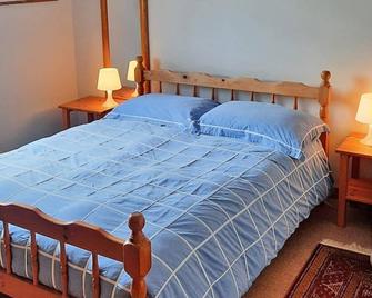 Stunning views of the Sea & Mountains - Letterfrack - Bedroom