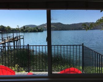 Clear Lake Cottages & Marina - Clearlake - Balcon
