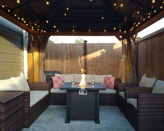 5 Bedrooms, Theater Room, Kid-Friendly, Perfect For Big Groups - Puyallup - Innenhof