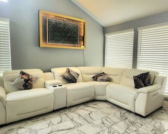 1976houstongem Luminous Pvtpool & Hottub Dt20mins For Lrg Families 6beds 2bath - Houston - Sala de estar