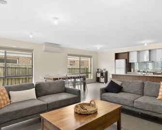 Ocean View Crescent 59 - Torquay - Salon