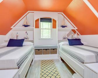 Pet-Friendly Cropwell Retreat on Coosa River! - Pell City - Bedroom