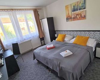 Hotel Pangea - Teltsch - Schlafzimmer