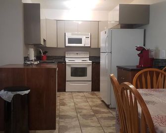 Downtown Hideaway - Fort McMurray - Kitchen