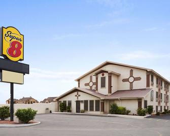 Super 8 by Wyndham Carlsbad - Carlsbad - Bygning