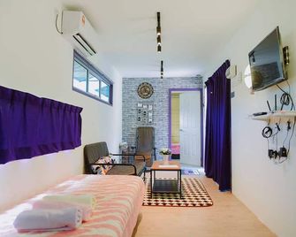 Lumut Cube Homestay Kontena - Lumut - Спальня