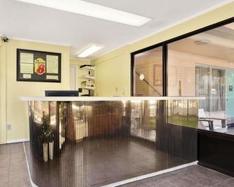 Royal Palace Inn and Suites Myrtle Beach Ocean Blvd - Myrtle Beach - Front desk