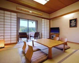Japanesestyle room with 8 tatami mats and a bath / Iwanuma Miyagi - Iwanuma - Comedor