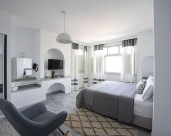Sigalas Beach Hotel - Kamari - Bedroom