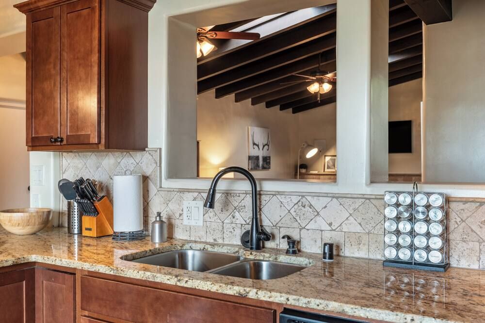 Charming Tranquil Abq Home -- Nob Hill, Unm - אלבקורקי - מטבח