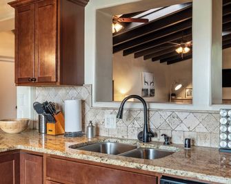 Charming Tranquil Abq Home -- Nob Hill, Unm - 앨버커키 - 주방
