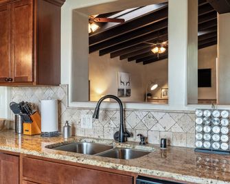 Charming Tranquil Abq Home -- Nob Hill, Unm - אלבקורקי - מטבח