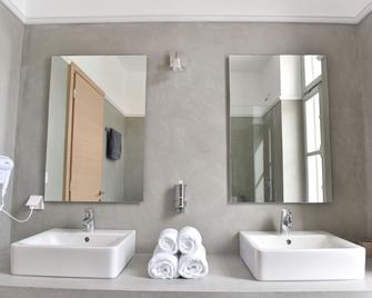 Douskos Guesthouse - Hydra - Bad