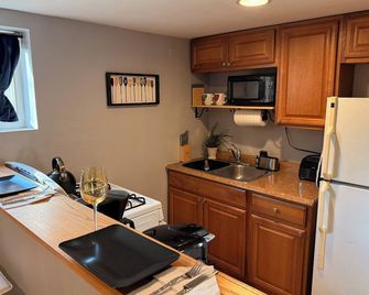 Blissful Chicago Getaway - Chicago - Kitchen