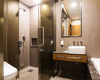 Brown Dot Hotel Busan Station - Busan - Bathroom
