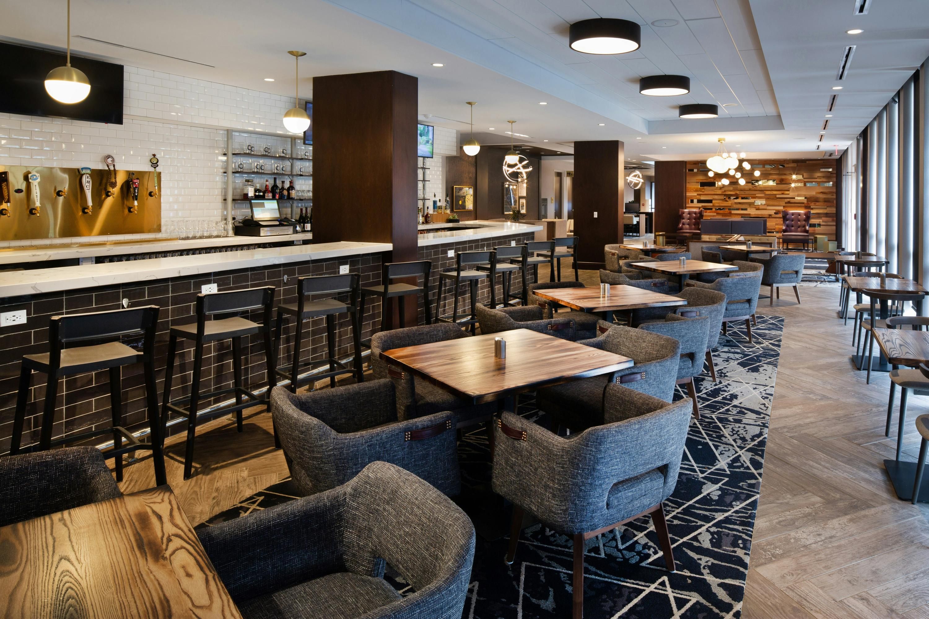 DoubleTree by Hilton Jamestown - Jamestown - Bar
