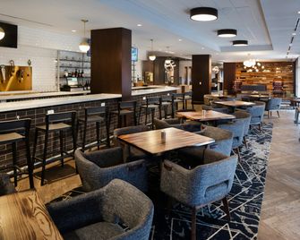 DoubleTree by Hilton Jamestown - Jamestown - Bar