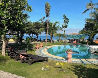 Cabilao Sunset Dive & Beach Resort - Loon - Pool