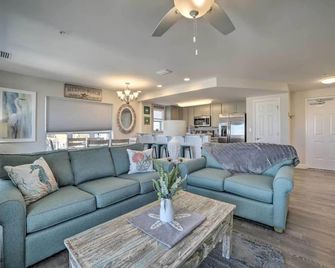 Mexico Beach Condo steps from the beach! ~Snowbird Rates Available~ - Mexico Beach - Sala de estar