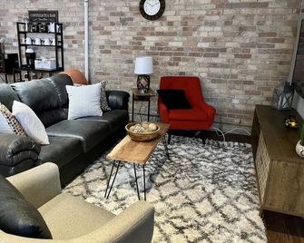 Modern clean 1 BR apartment near River in Historic District restaurants/bars - Bay City