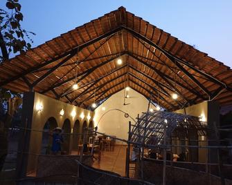 Mint Bodhivann Jungle Retreat - Khadsangi - Restaurant