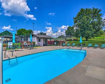 Pool Access Condo with Patio in Afton - Afton - Pool