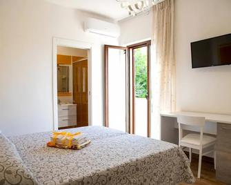 B&B Binario Nove e Tre Quarti - Agropoli - Bedroom