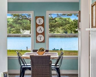 4th Nt Free! Waterfront Bungalow! Dock | Kayaks - Wills Point - Dining room