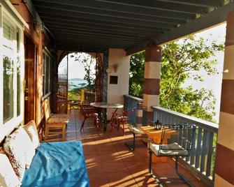Lion's Gate Getaway- Lush Setting. Check For Seasonal Discounts - Île Saint-Thomas - Balcon