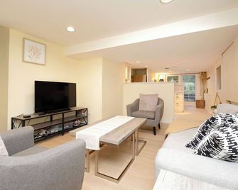 2br Trafalgar Retreat Near Ubc & Pacific Spirit - Vancouver - Sala de estar