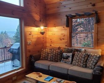 The Artist's Cabin At Powder Ridge Overlooking Sunday River\nski Parking Pass - Newry - Sala de estar