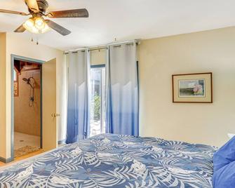 Burney Cottage w/ Game Room: Walk to Town! - Burney - Habitación