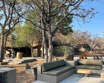 Timbila Game Lodge - Welcome to Land of Leopards and Buffalo - Phalaborwa - Patio