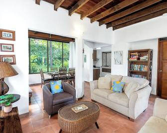 Angels Sol Villa Hermosa 2b2b European Villa - Playa Hermosa - Living room
