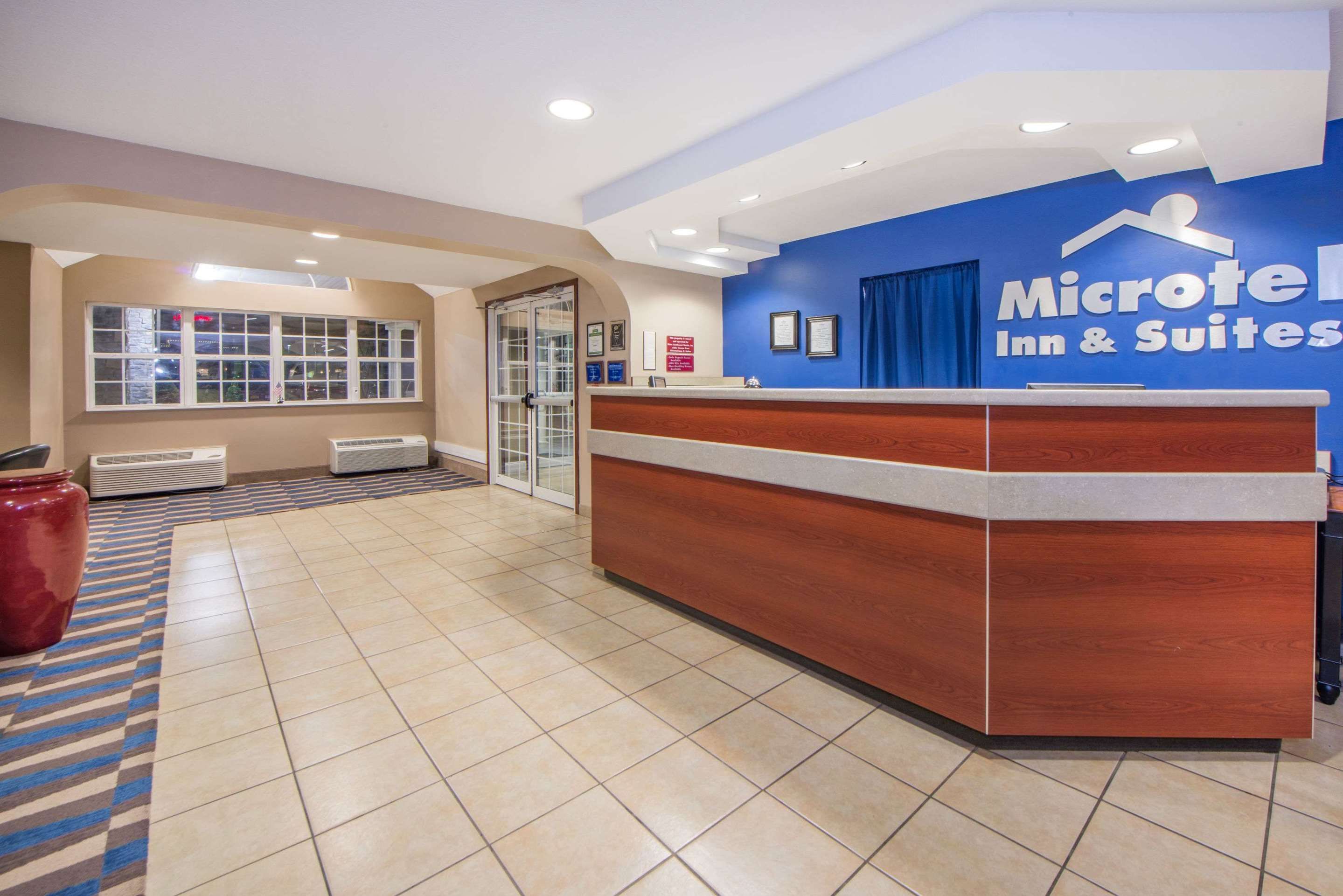Microtel Inn & Suites by Wyndham Miami - Miami - Rezeption