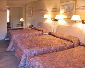 Scottish Inn & Suites Falls Way - Niagara Falls - Schlafzimmer